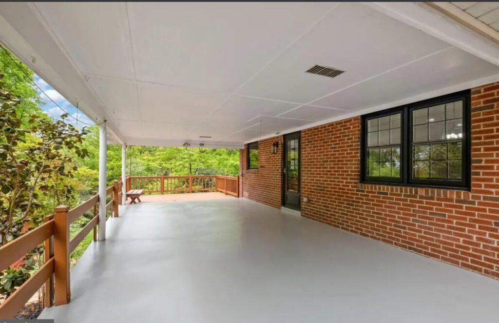 A picure of large front porch