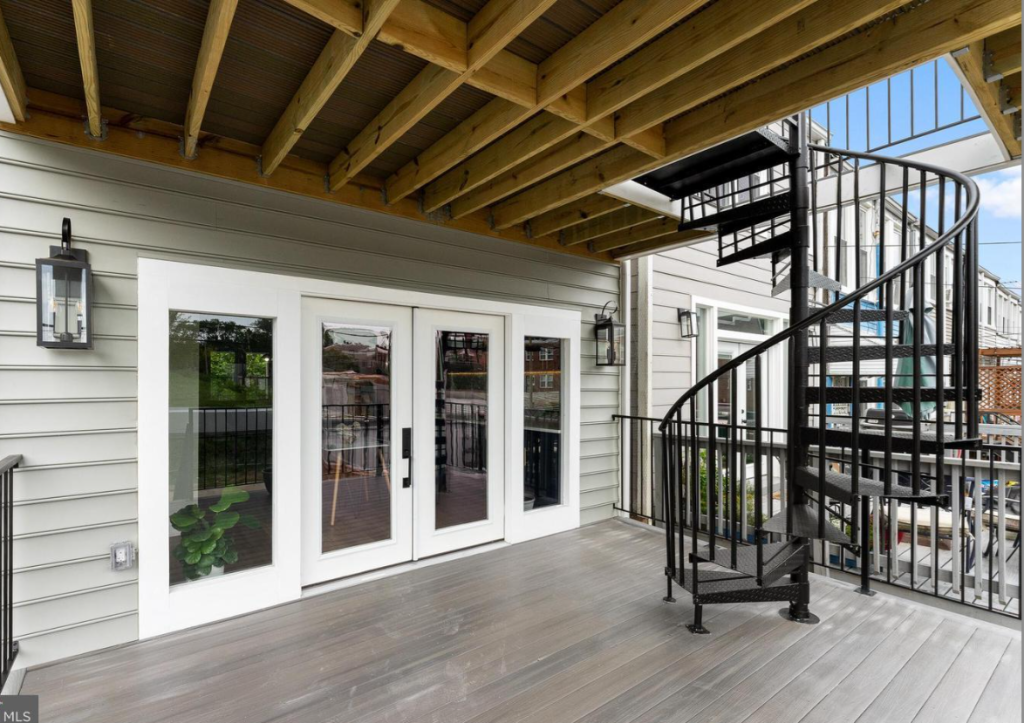 Second level deck with the spiral staircase